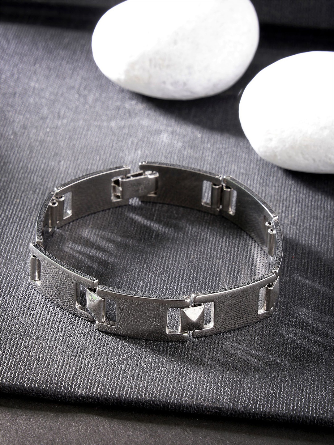 

Bohey by KARATCART Men Handcrafted Silver-Plated Link Bracelet