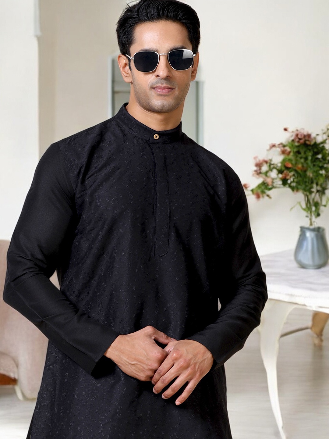

TATTVA Men Thread Work Kurta, Black