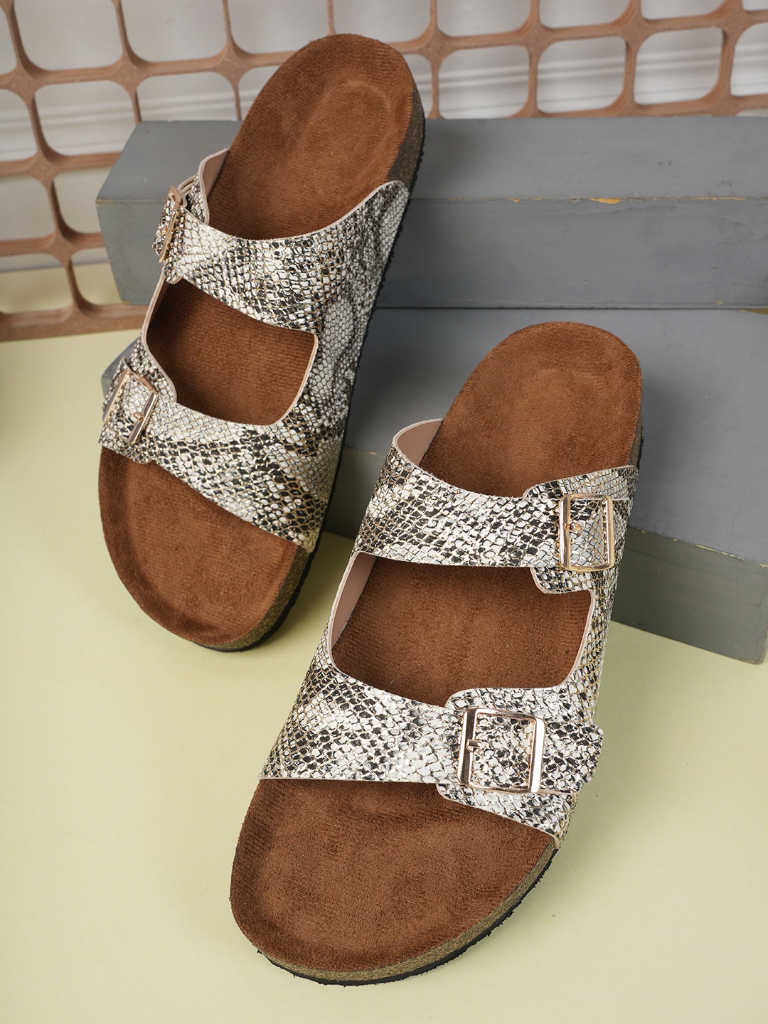 

MOZAFIA Women Printed Open Toe Flats, Silver