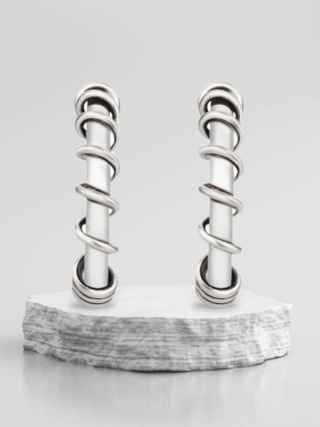 

De Flossy Silver Circular Hoop Earrings