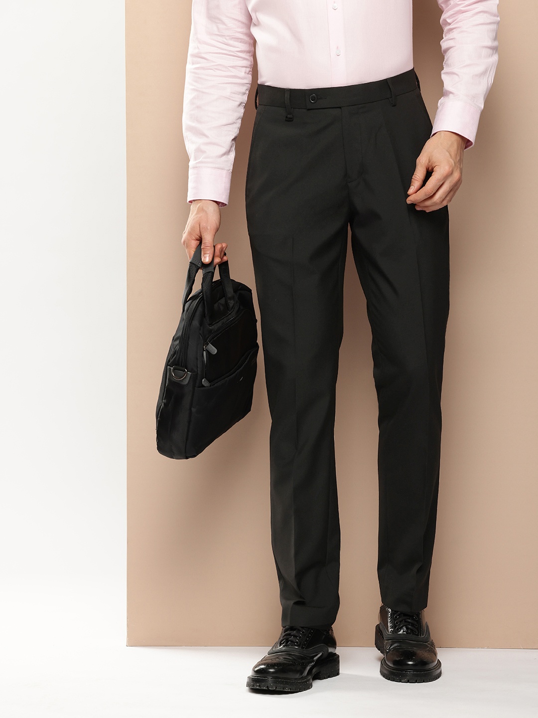 

INVICTUS Men Slim Fit Trousers, Black