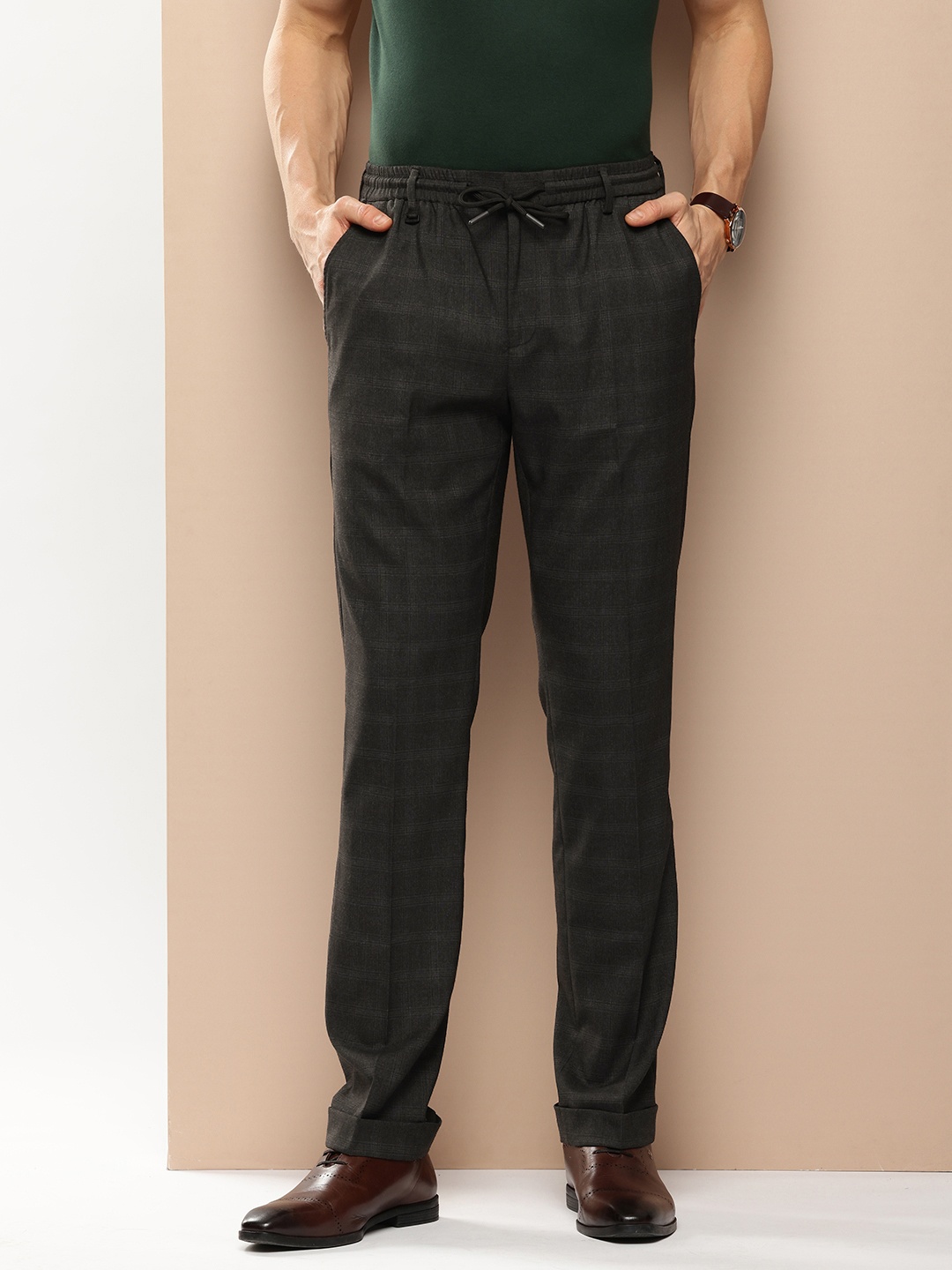 

INVICTUS Men Weft Stetch- 2 Way Comfort Stretch Checked Slim Fit Trousers, Charcoal