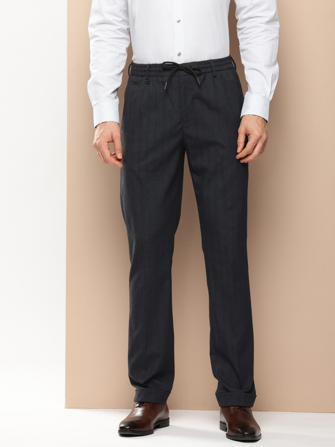 

INVICTUS Men Weft Stetch- 2 Way Comfort Stretch Slim Fit Trousers, Navy blue