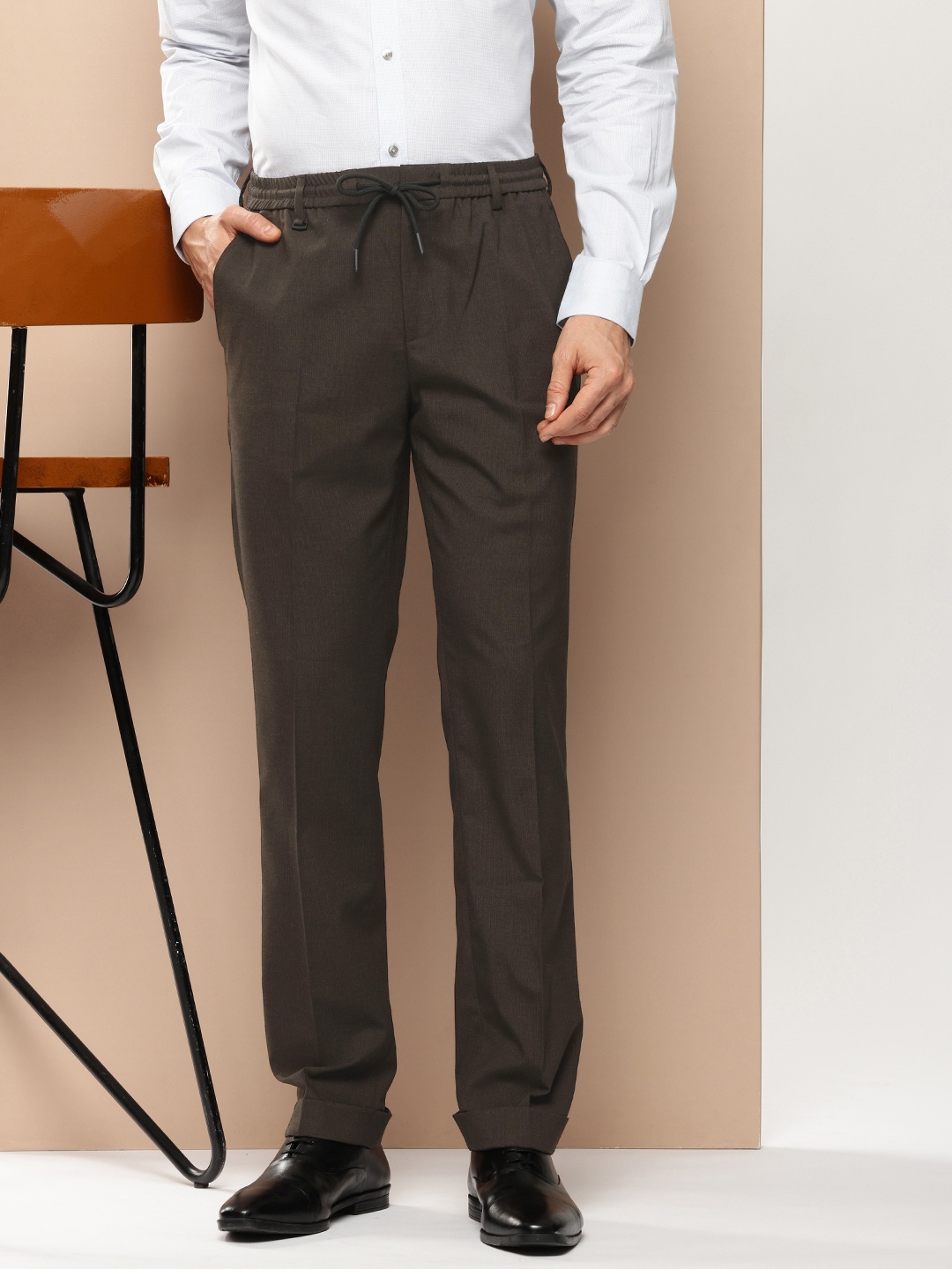 

INVICTUS Men Weft Stetch- 2 Way Comfort Stretch Striped Slim Fit Trousers, Brown