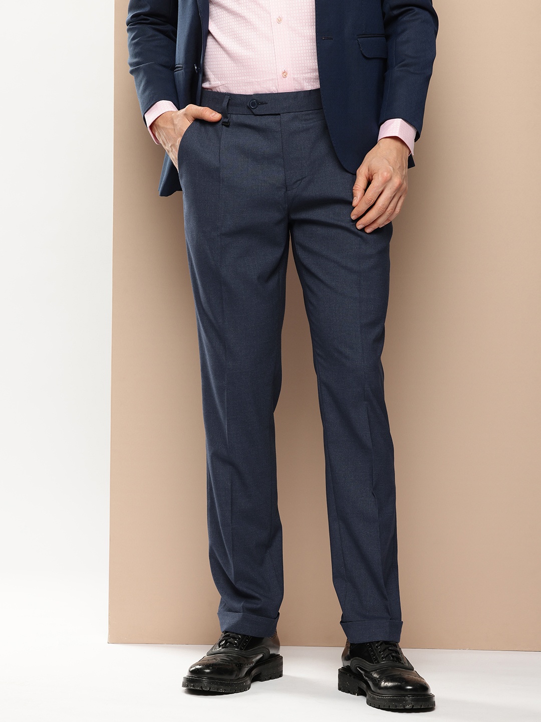 

INVICTUS Men Weft Stetch- 2 Way Comfort Stretch Slim Fit Trousers, Navy blue