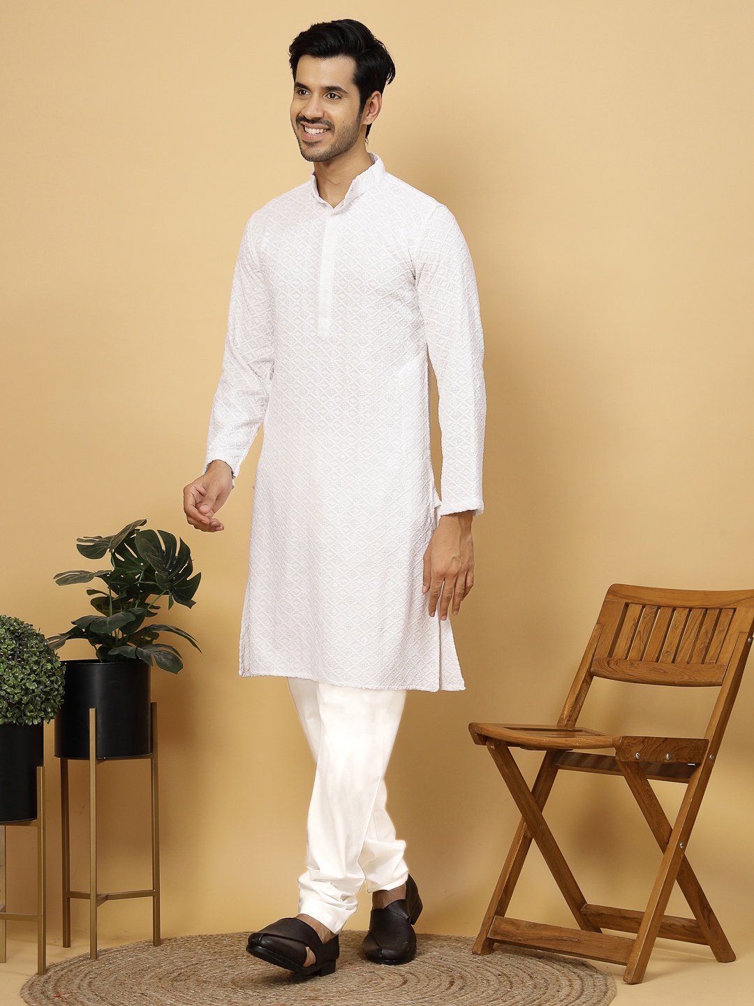 

FABINALIV Ethnic Motifs Embroidered Sequined Pure Cotton Kurta, White