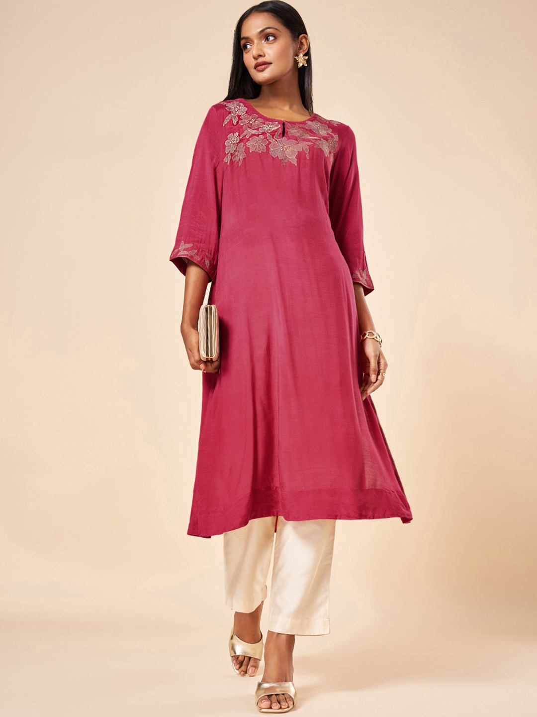 

Marigold Lane Keyhole Neck Floral Embroidered Straight Kurta, Pink