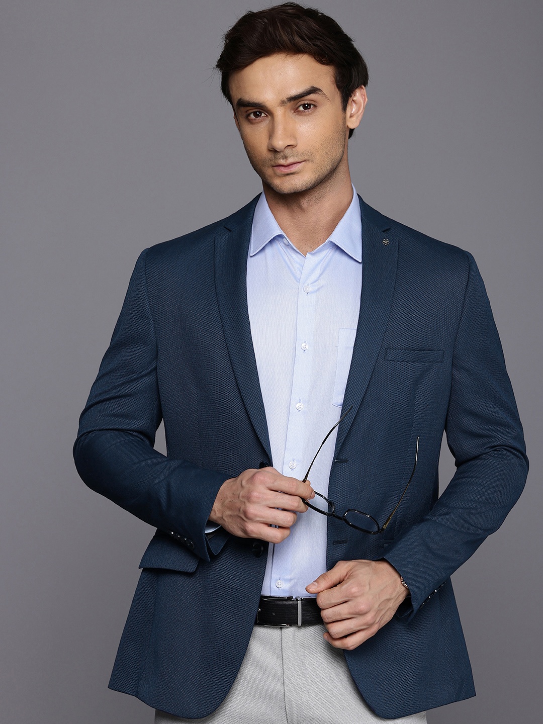 

Theme Men Solid Slim Fit Blazer, Navy blue