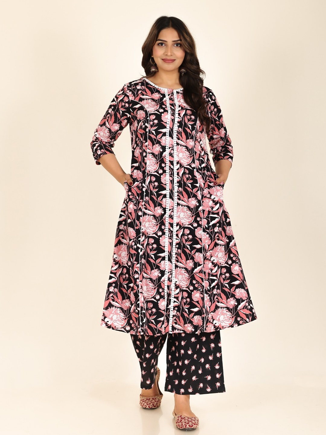 

Aramya Floral Printed Round Neck Pure Cotton A-Line Kurta With Palazzos, Black