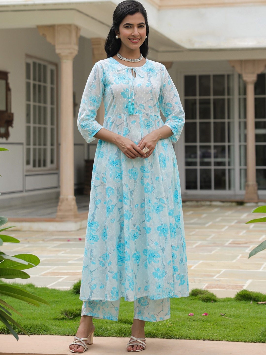 

Aramya Floral Printed Tie-Up Neck Panelled Pure Cotton Anarkali Kurta with Trousers, Blue