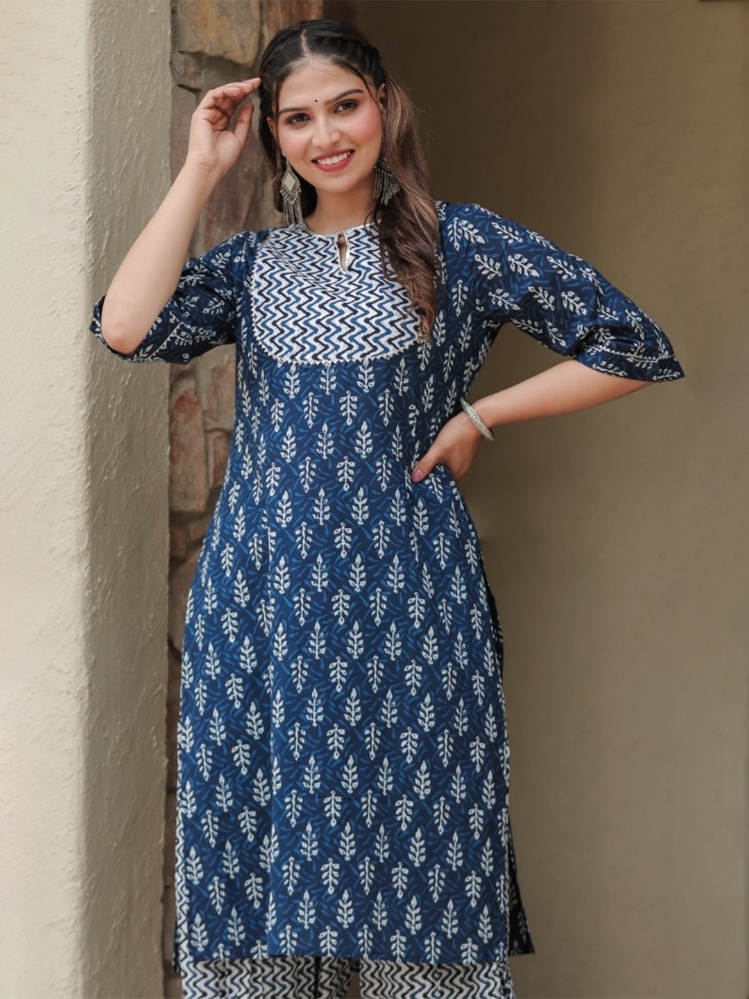 

Aramya Ethnic Motifs Printed Keyhole Neck Gotta Patti Pure Cotton Straight Kurta, Blue