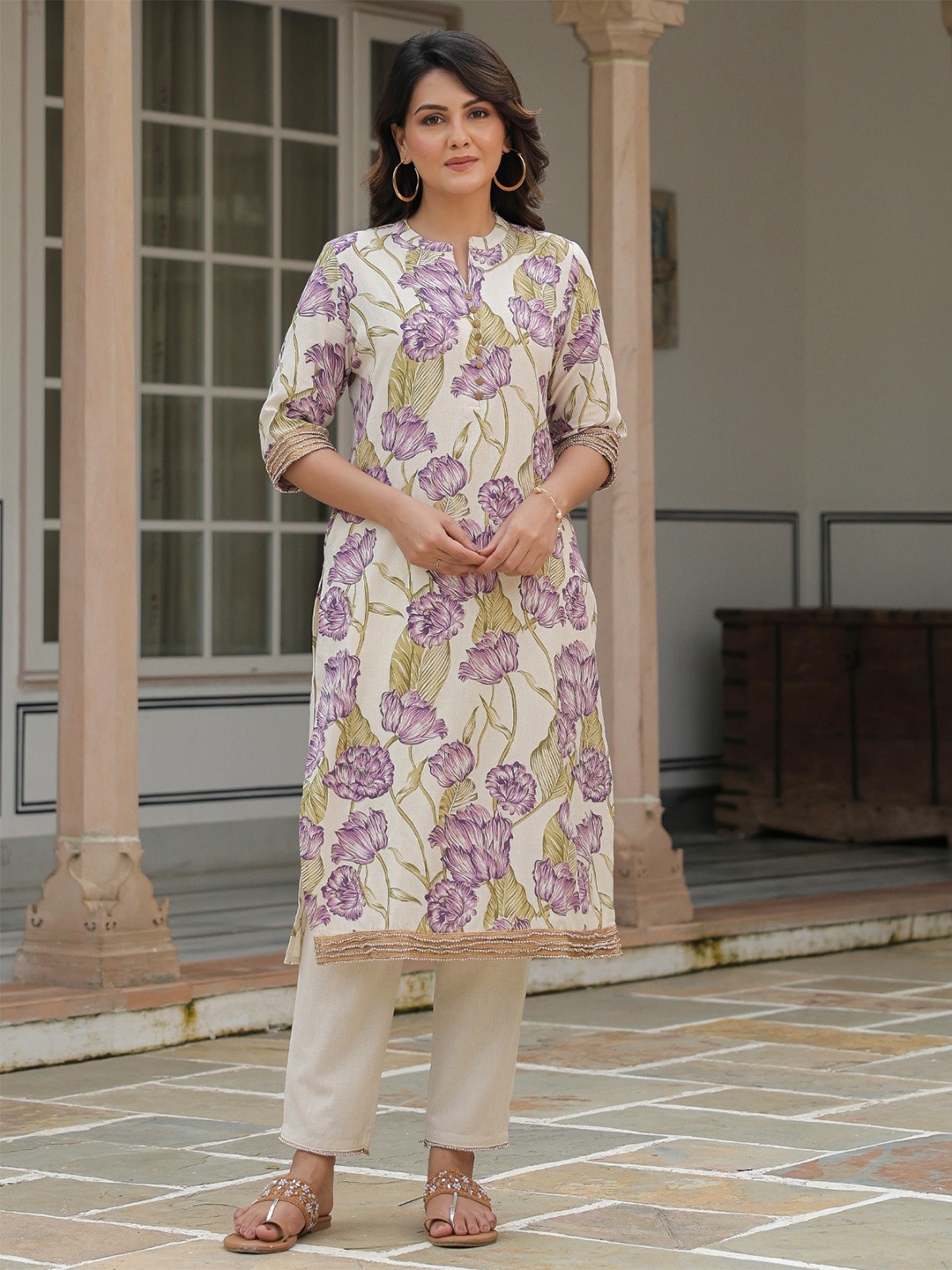 

Aramya Floral Printed Notch Neck Sequins Linen Straight Kurta, Off white