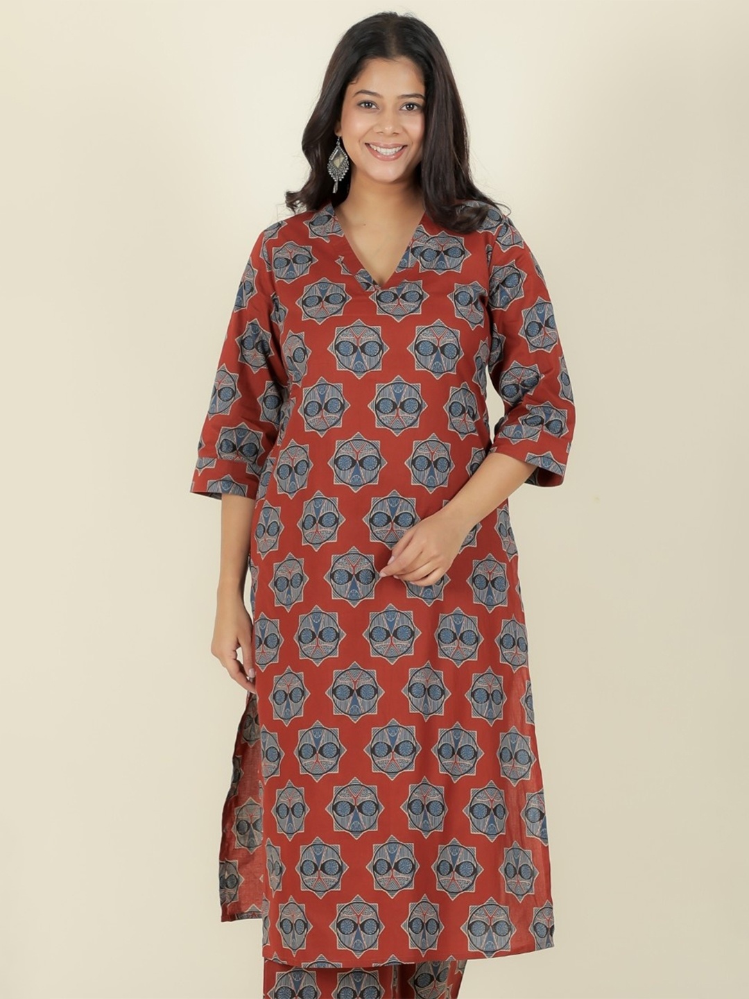 

Aramya Geometric Printed V-Neck Pure Cotton Straight Kurta, Red