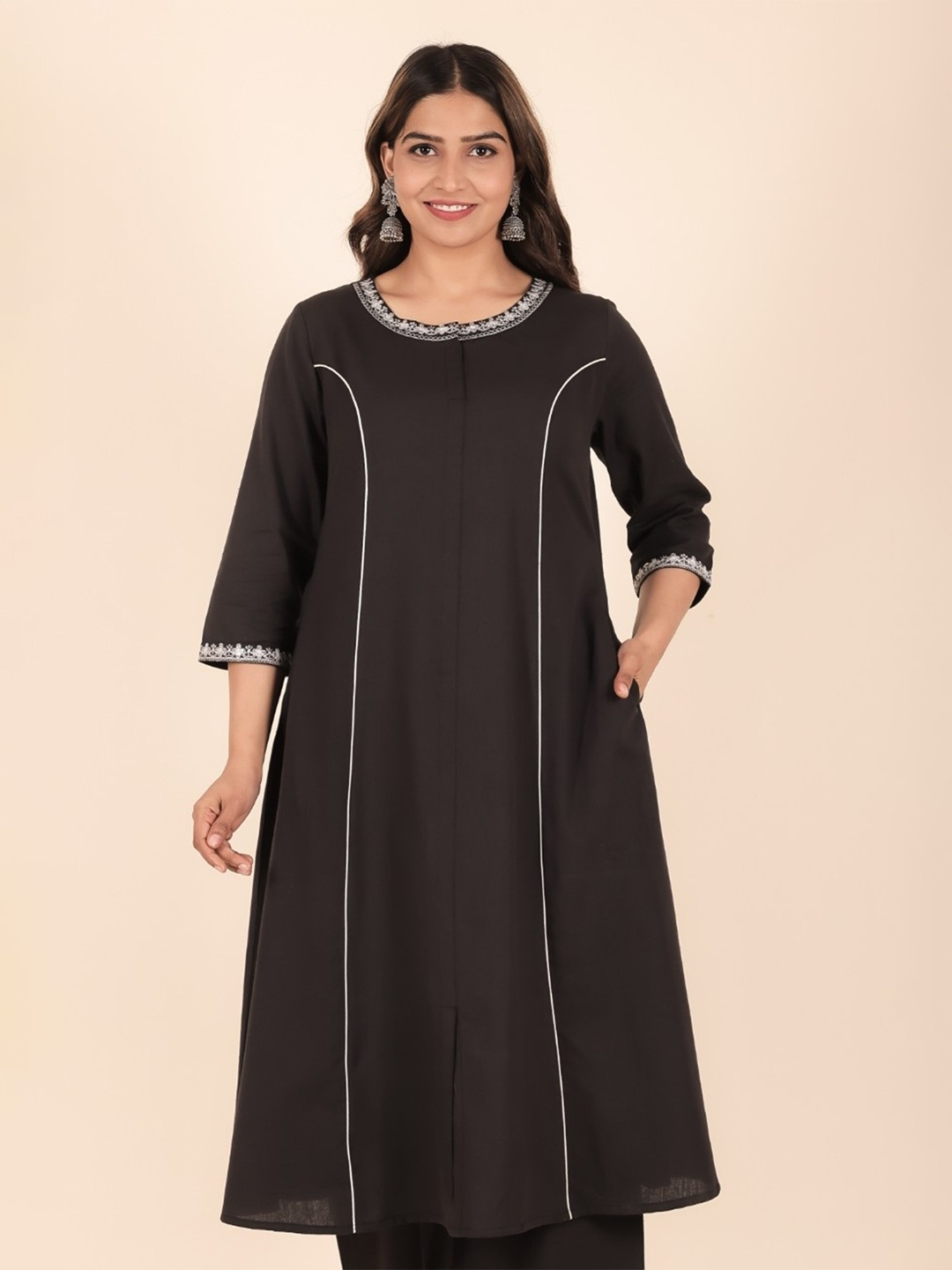 

Aramya Embroidered Round Neck Thread Work A-line Kurta, Black