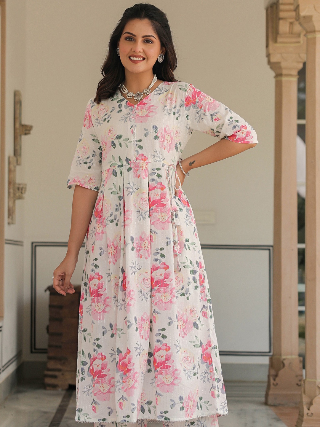 

Aramya Floral Printed V-Neck Gotta Patti Lurex Cotton A-Line Kurta, White