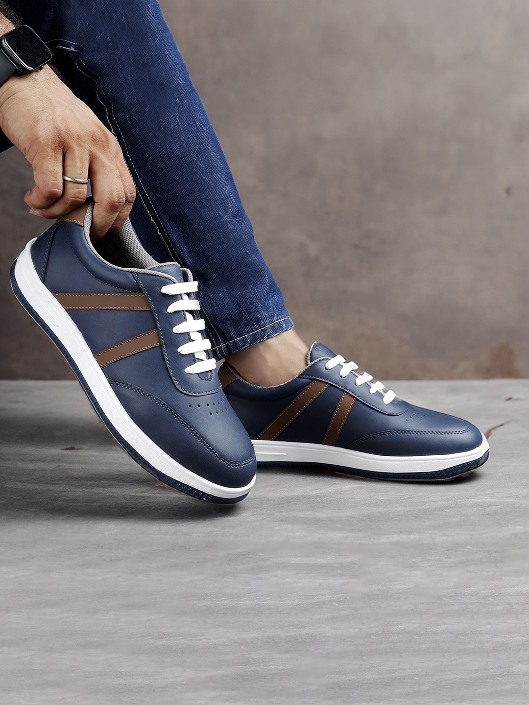 

Bxxy Men Lace-up Casual Sneakers, Blue