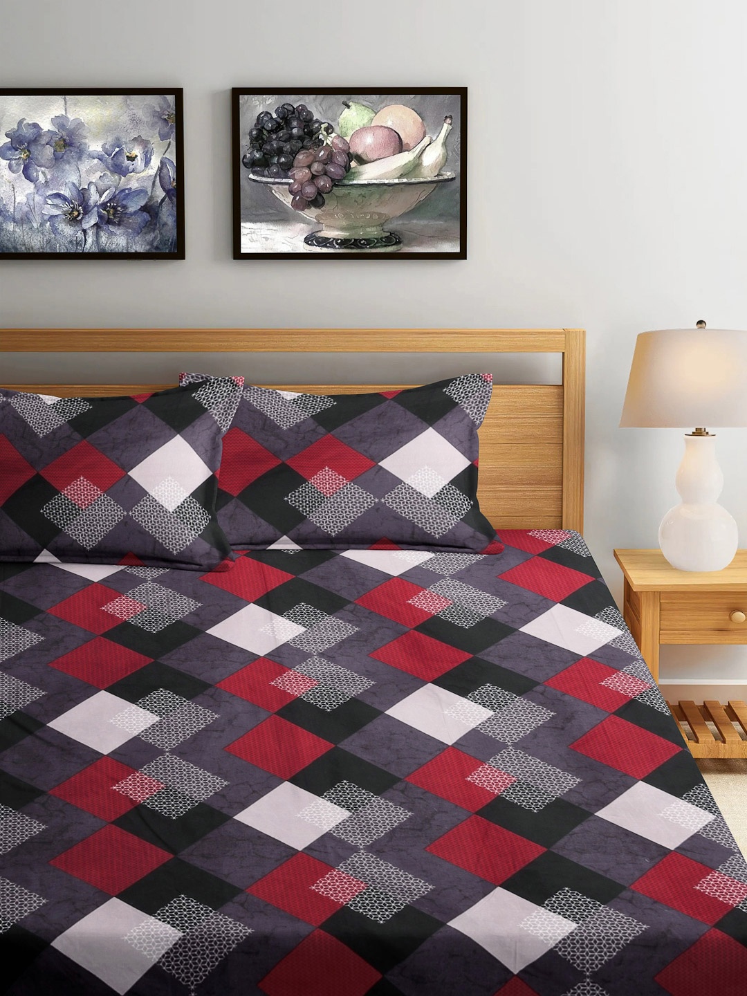 

FABINALIV Grey & Red Geometric 300 TC King Size Double Bedsheet with 2 Pillow Covers
