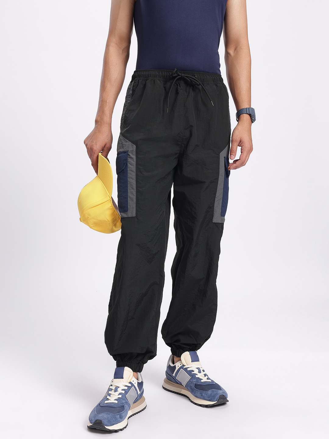 

Kook N Keech Men Streetwear Staple Contrast Pocket Cargo Joggers, Black