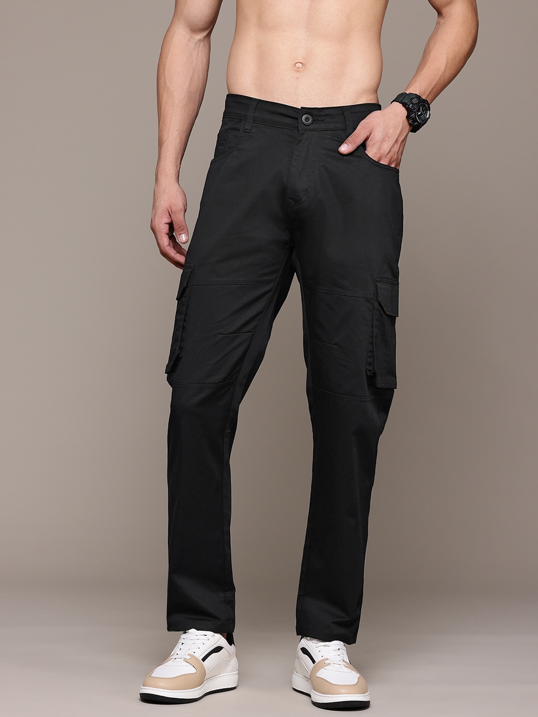 

Roadster Men Relaxed Loose Fit Cargos, Black