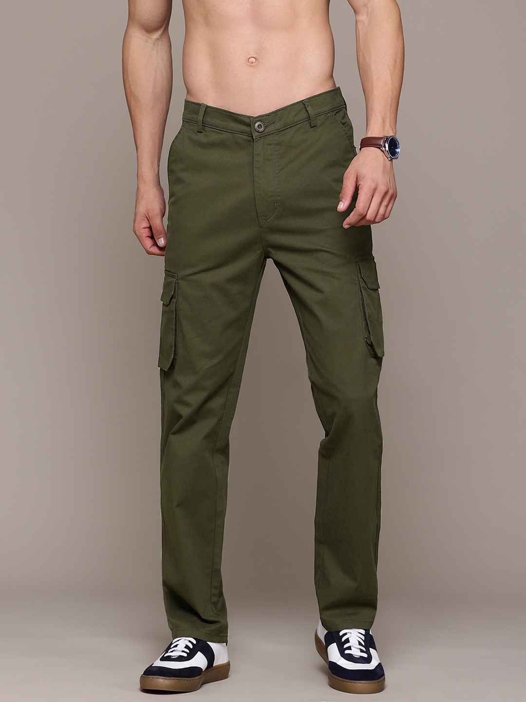 

Roadster Men Relaxed Loose Fit Cargos, Olive