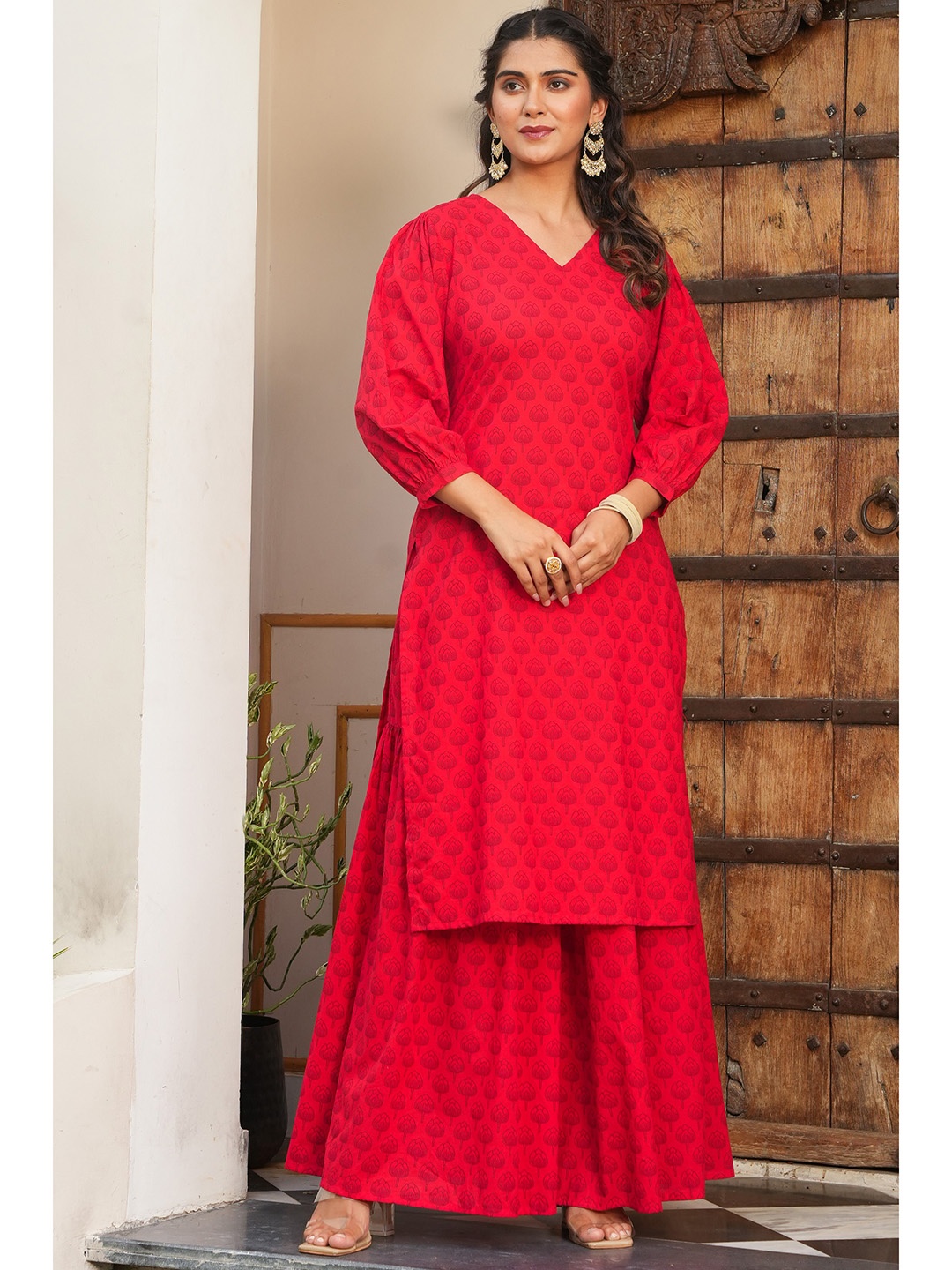 

Aramya Ethnic Motifs Printed V-Neck Puff Sleeves Pure Cotton Straight Kurta, Red