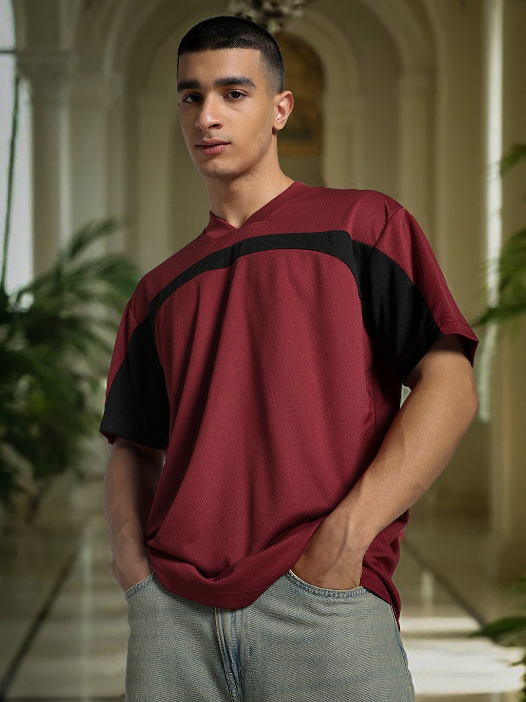 

PUMA Motorsport Men V-Neck Extended Sleeves Pockets T-shirt, Red