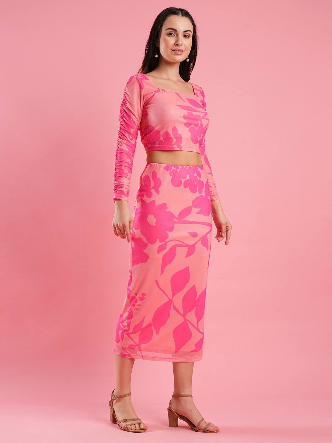 

Globus Floral Printed Square Neck Crop Top With Pencil Skirt, Pink
