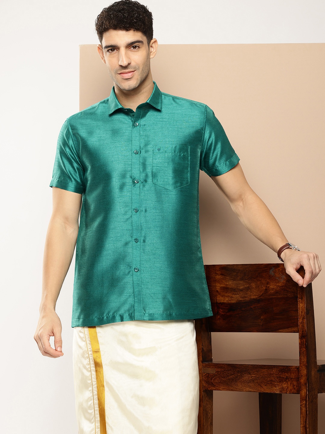 

INVICTUS Spread Collar Festive Onam Shirt, Green