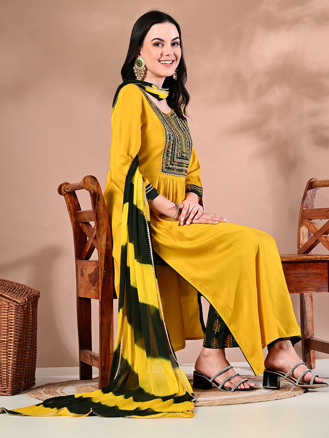 

DOISA Floral Yoke Design Straight Sequinned Kurta with Trousers & Dupatta, Yellow