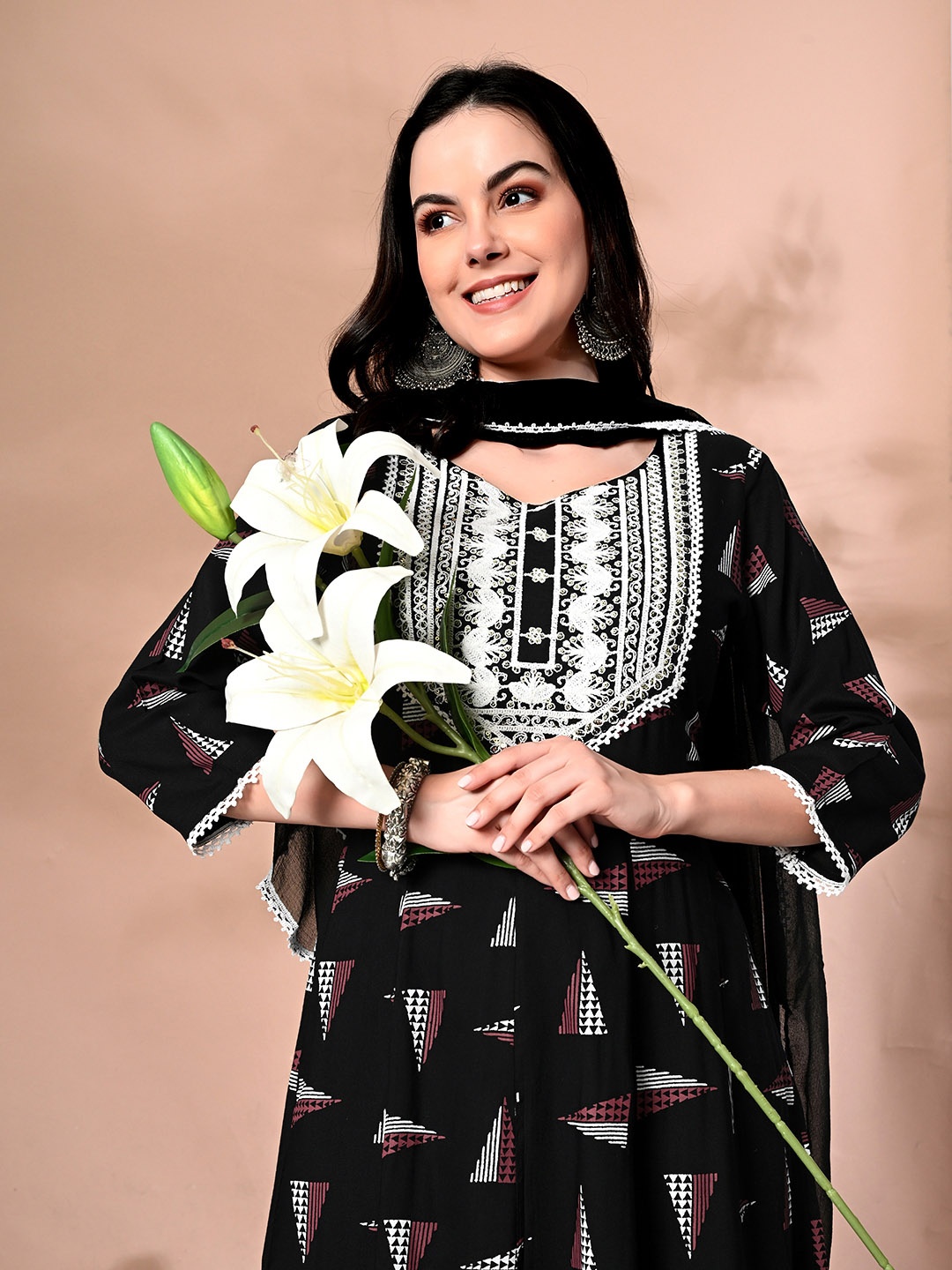 

DOISA Printed A-Line Thread Work Kurta with Trousers & With Dupatta, Black