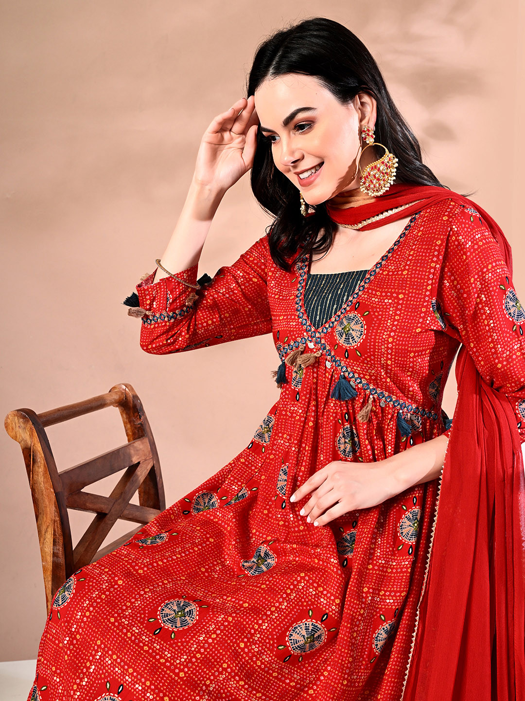 

DOISA Floral Printed A-Line Empire Mirror Work Kurta with Trousers & Dupatta, Red