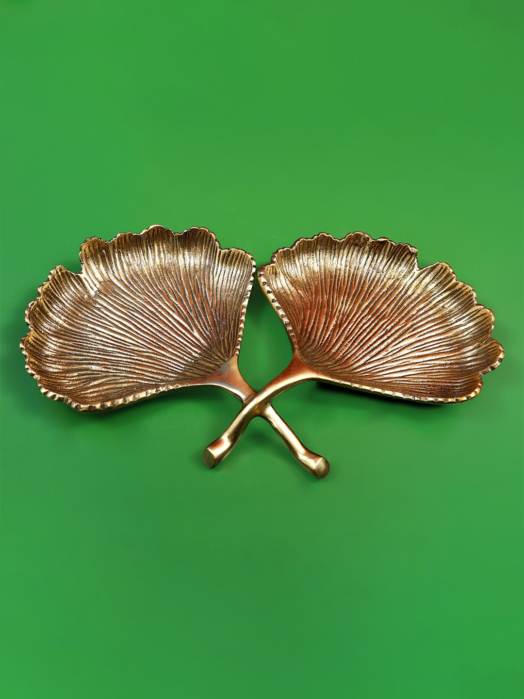 

Exotic India Brass Oyster Joint Platter, Gold