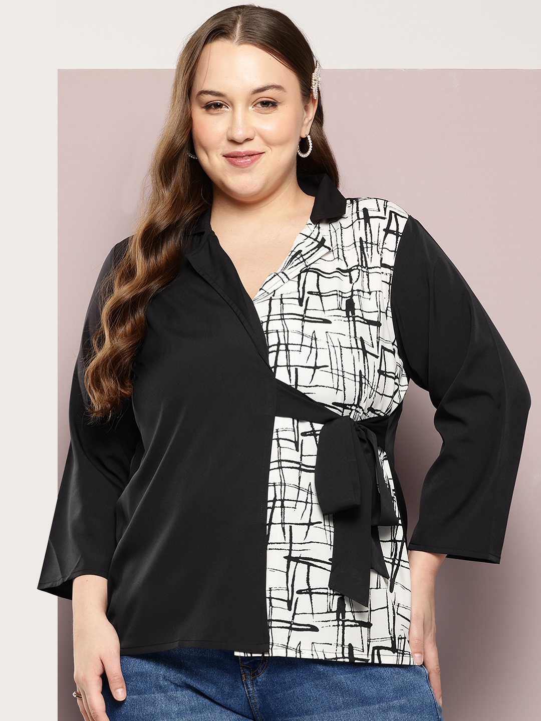 

Qurvii+ Plus Size Abstract Print Crepe Top, Black