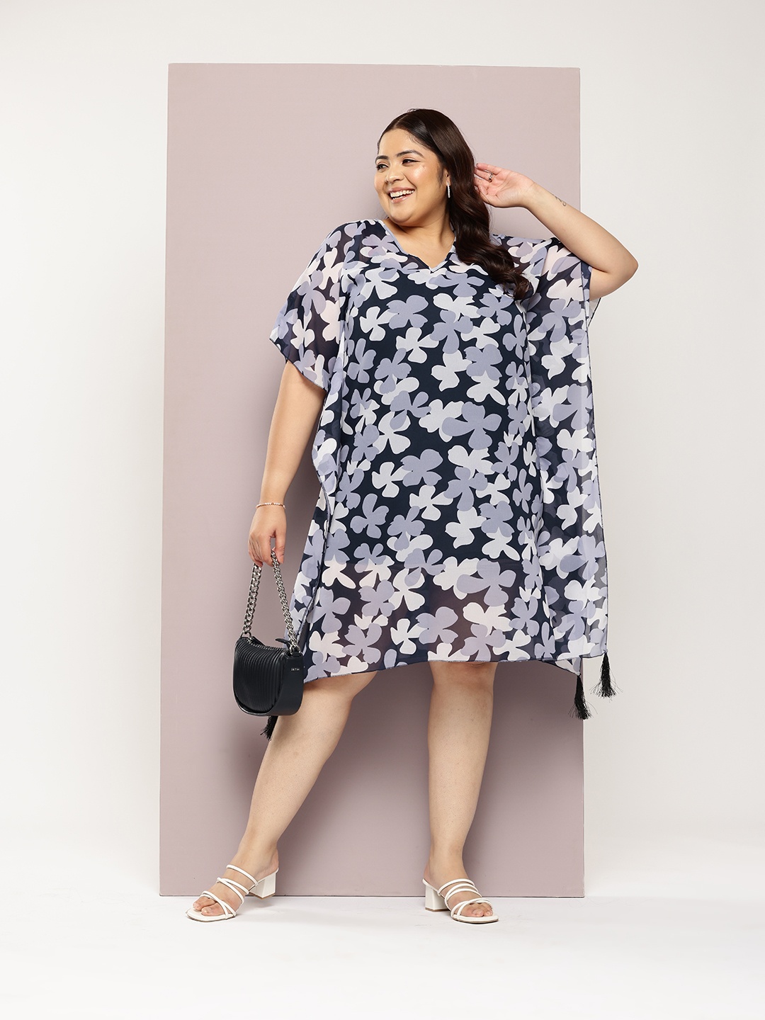 

Qurvii+ Plus Size Floral Print Flared Sleeves Georgette Kaftan Dress, Navy blue