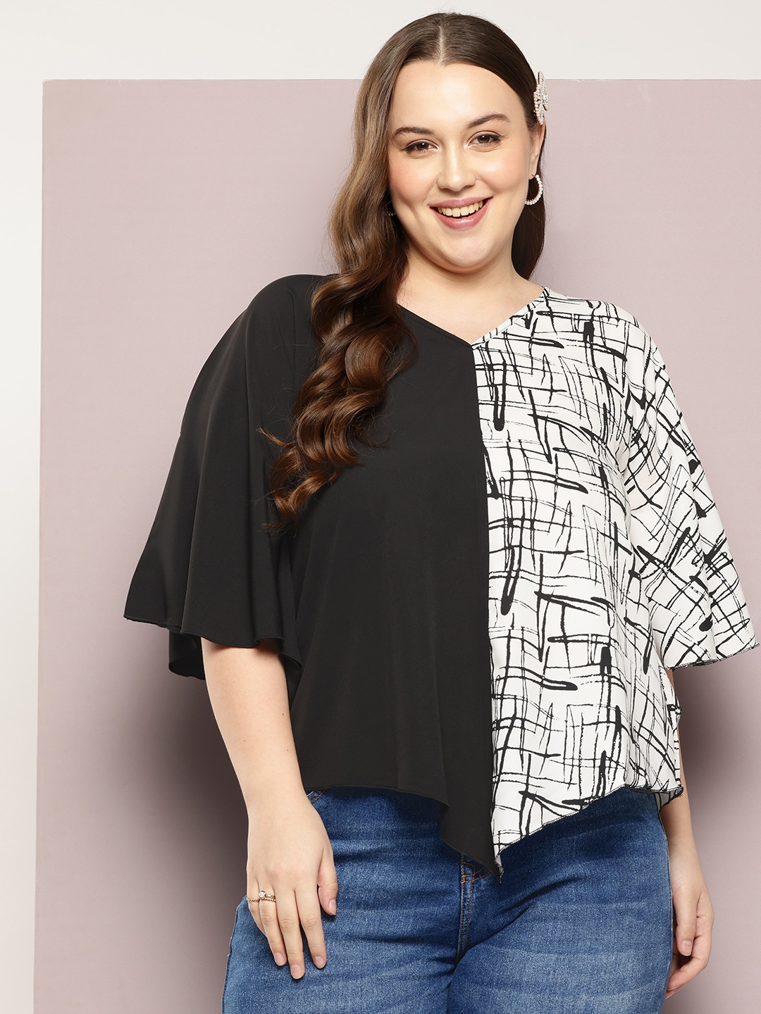 

Qurvii+ Plus Size Colourblocked Flared Sleeves Crepe Top, Black