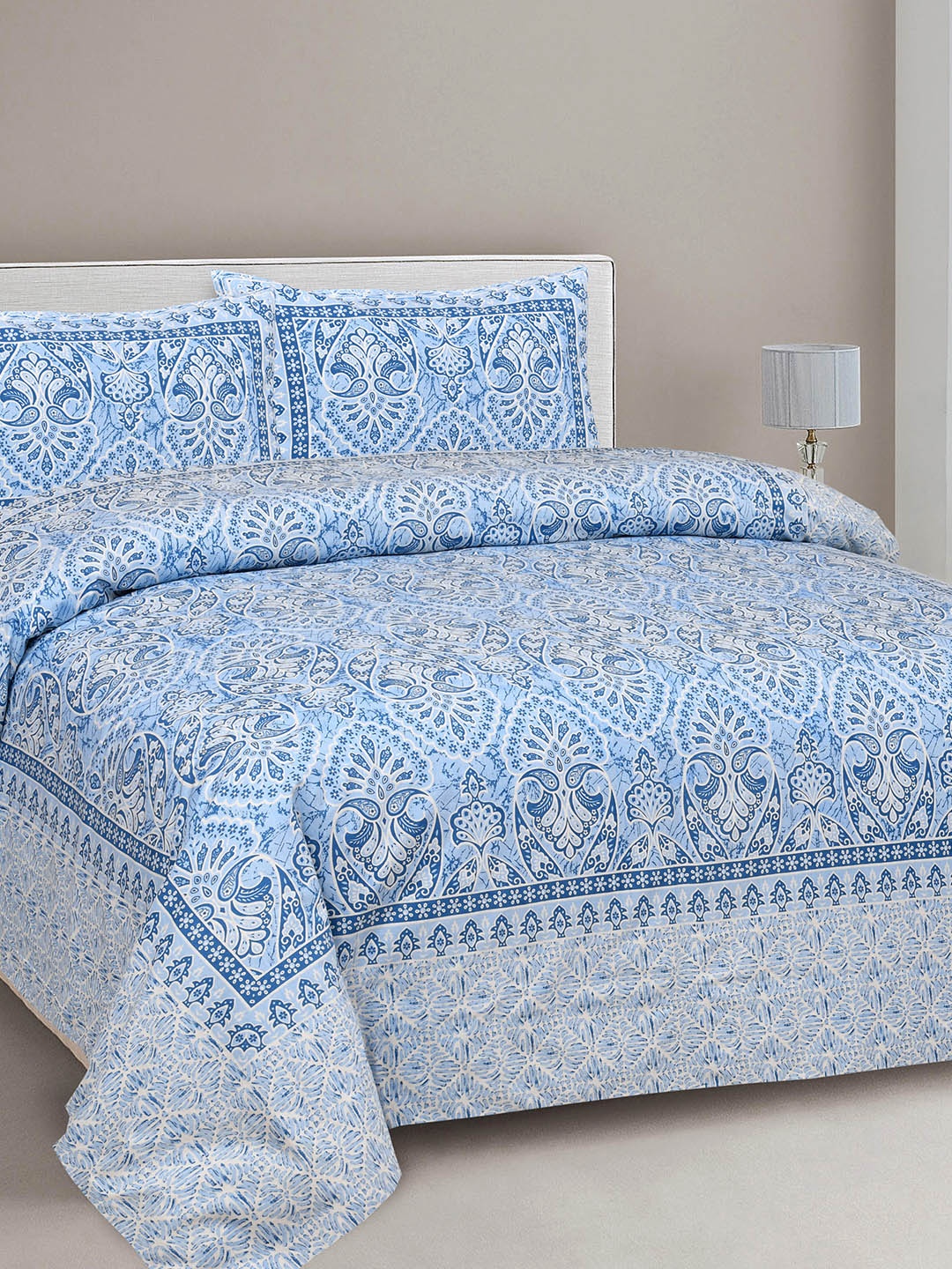 

CLOTHOLOGY Blue & White Ethnic Motifs 180 TC King Bedsheet with 2 Pillow Covers