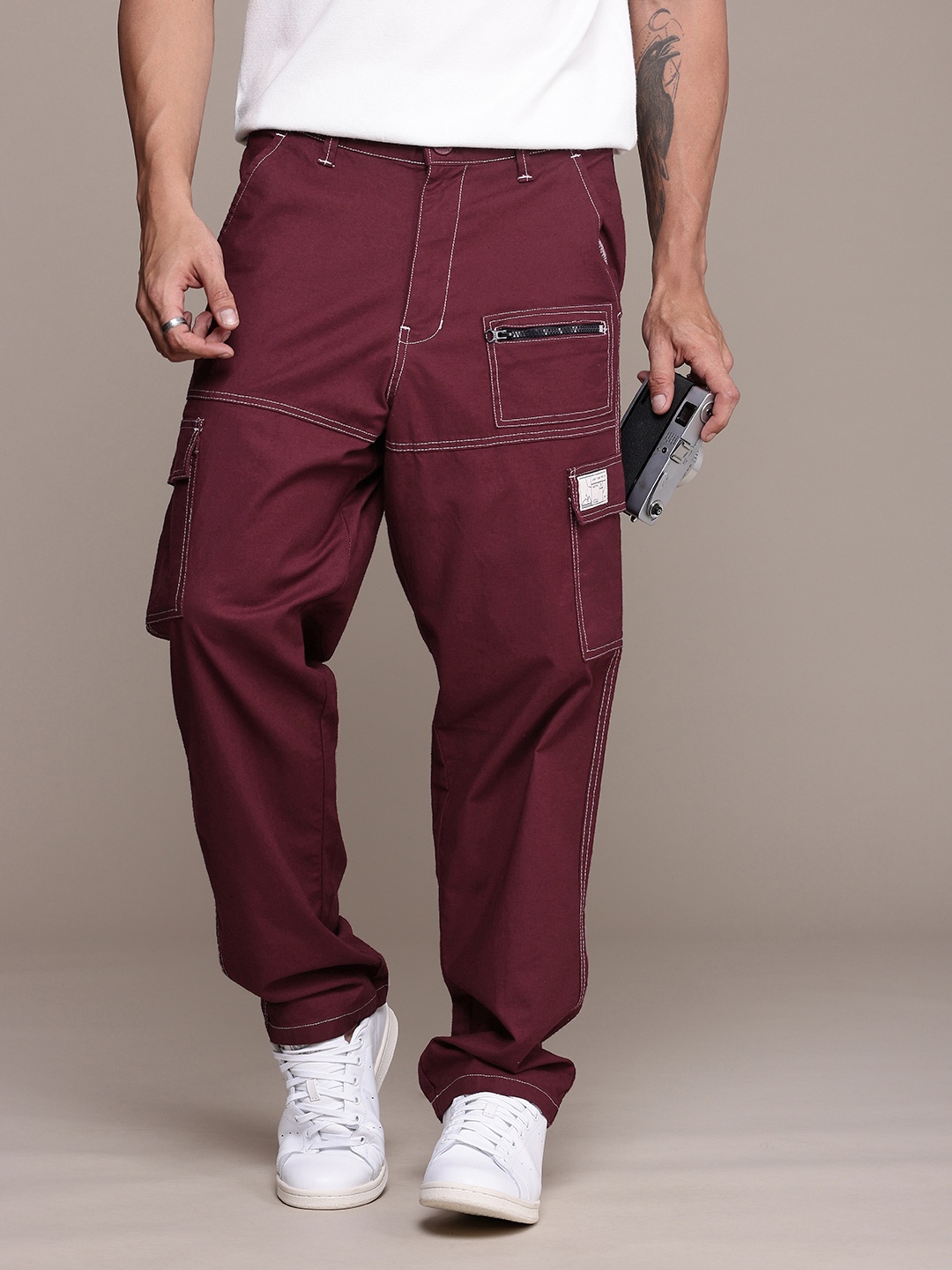 

The Roadster Life Co. Men Relaxed Fit Pure Cotton Cargo Trousers, Maroon