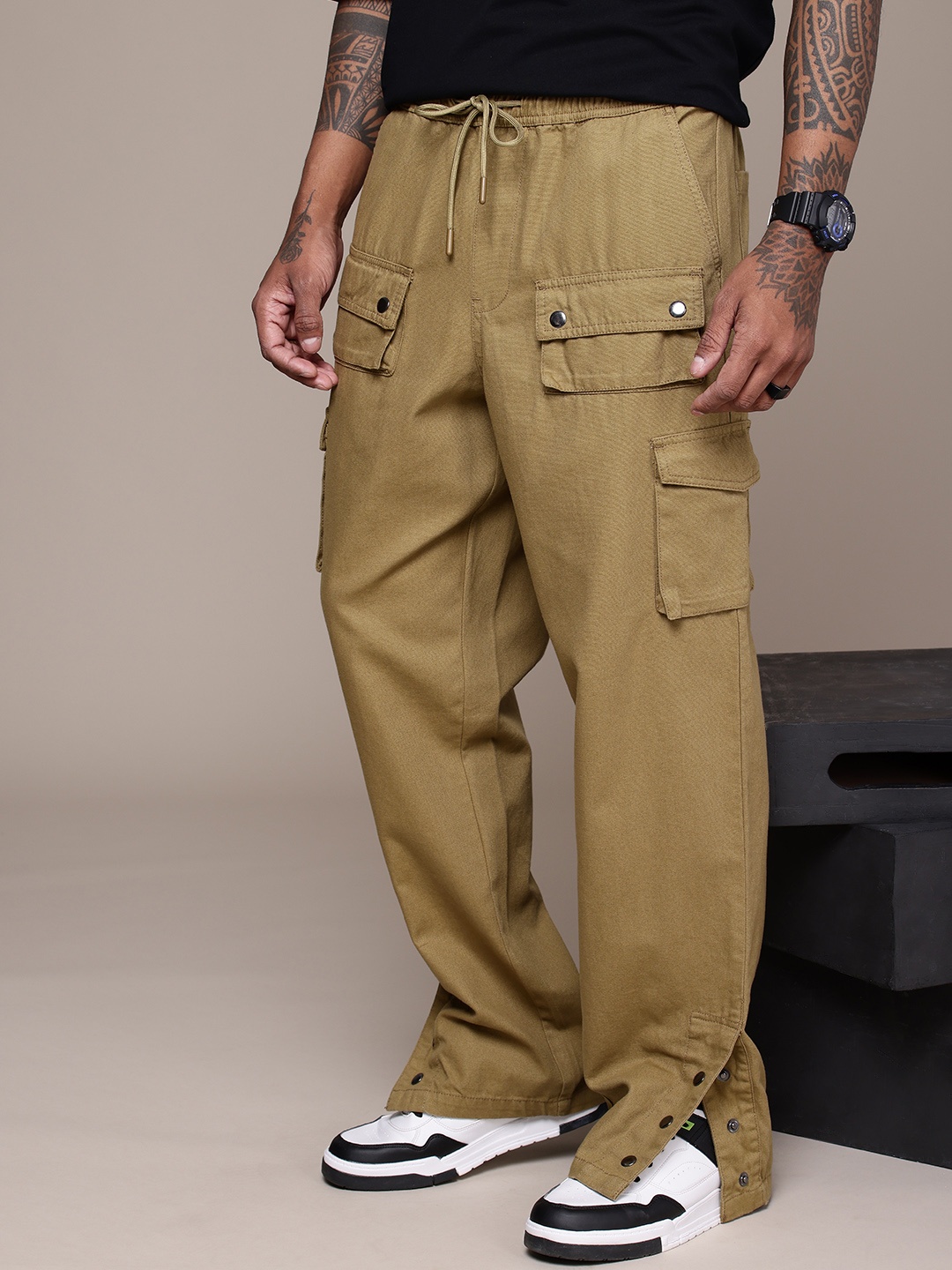 

The Roadster Life Co. Men Pure Cotton Relaxed Fit Cargos Trousers, Khaki