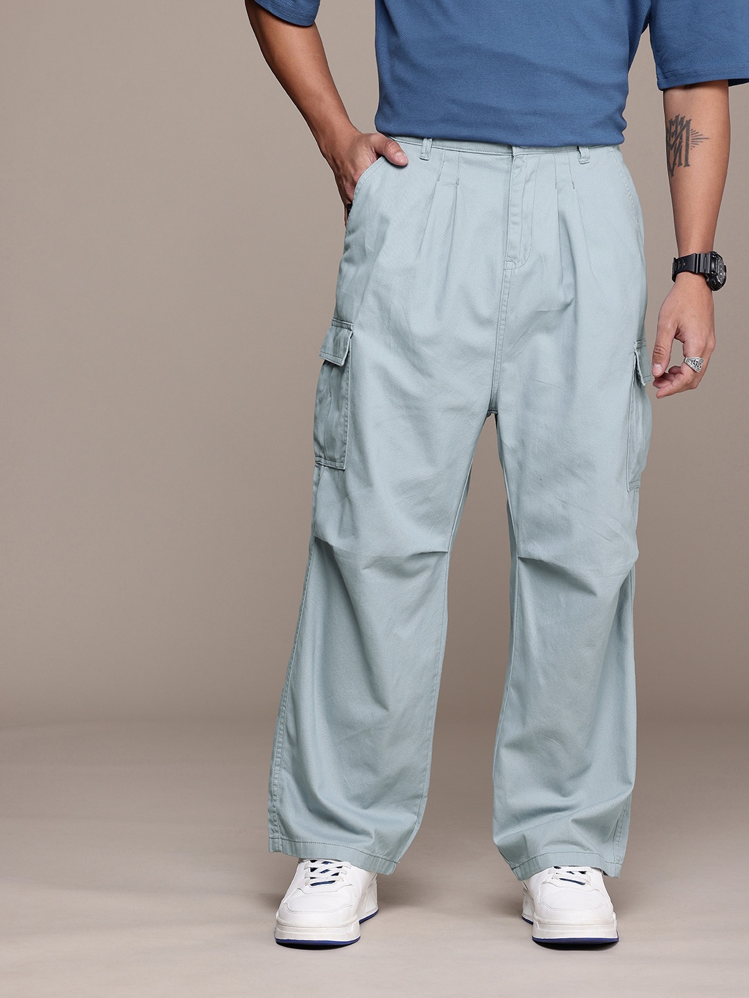 

The Roadster Life Co. Men Pure Cotton Baggy Fit Pleated Chinos Cargo Trousers, Blue