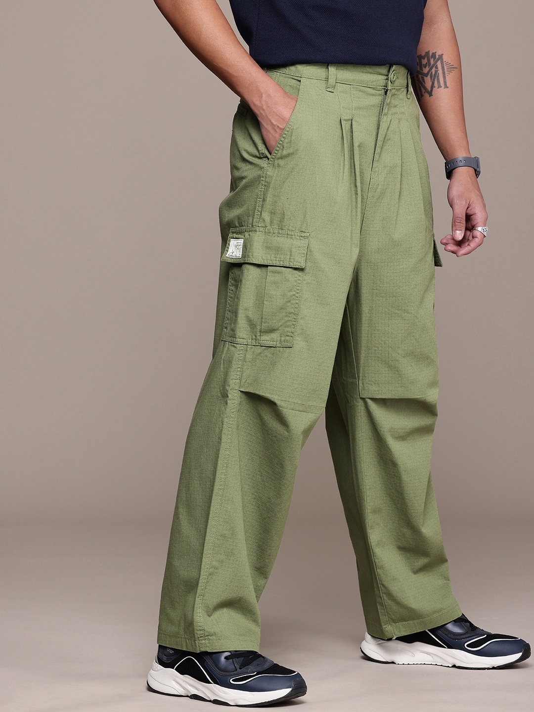 

The Roadster Life Co. Men Pure Cotton Baggy Fit Pleated Cargos Chinos Trousers, Olive
