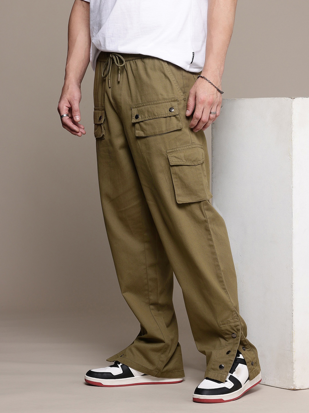 

The Roadster Life Co. Men Pure Cotton Relaxed Fit Cargos Trousers, Olive