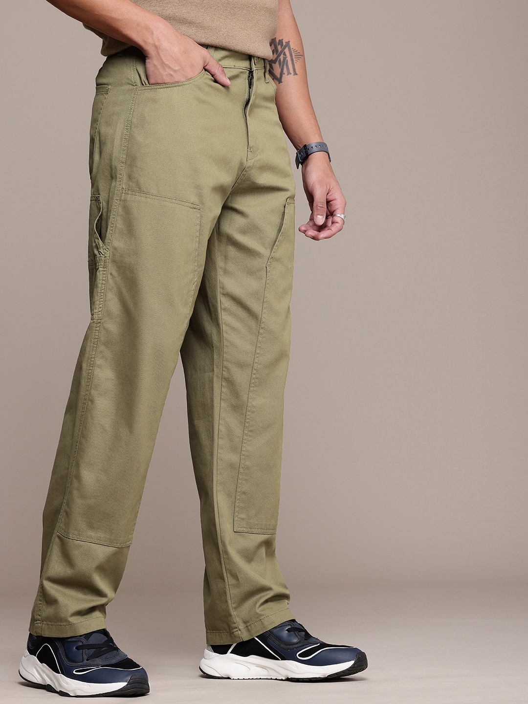 

The Roadster Life Co. Men Pure Cotton Straight Carpenter Fit Cargos Chinos Trousers, Olive