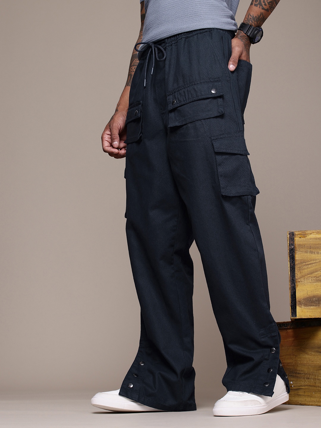 

The Roadster Life Co. Men Pure Cotton Relaxed Fit Cargos Trousers, Navy blue