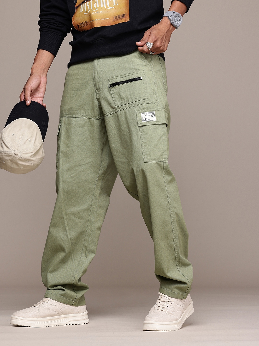 

The Roadster Life Co. Men Relaxed Fit Cargos Trousers, Olive