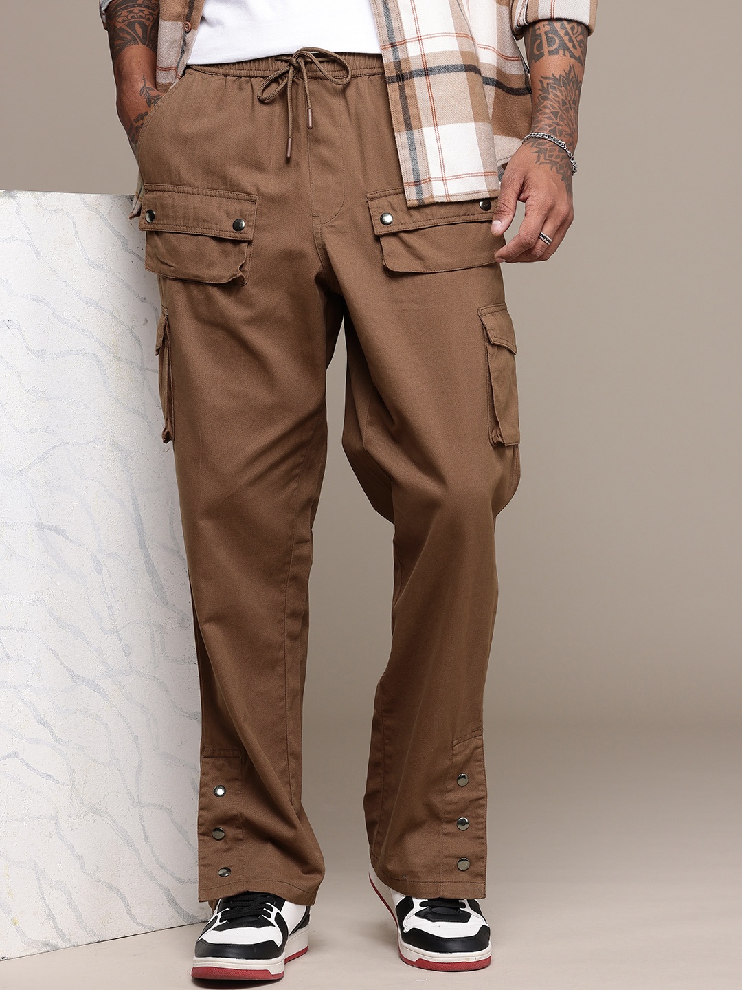 

The Roadster Life Co. Men Pure Cotton Relaxed Fit Cargos Trousers, Brown