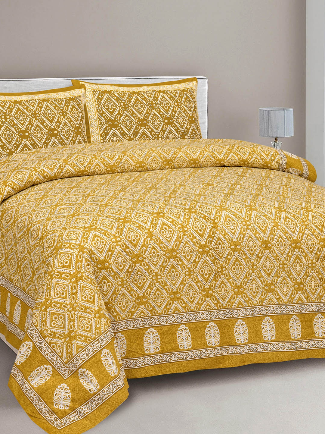 

CLOTHOLOGY Gold-Toned & White Floral 180 TC King Bedsheet with 2 Pillow Covers