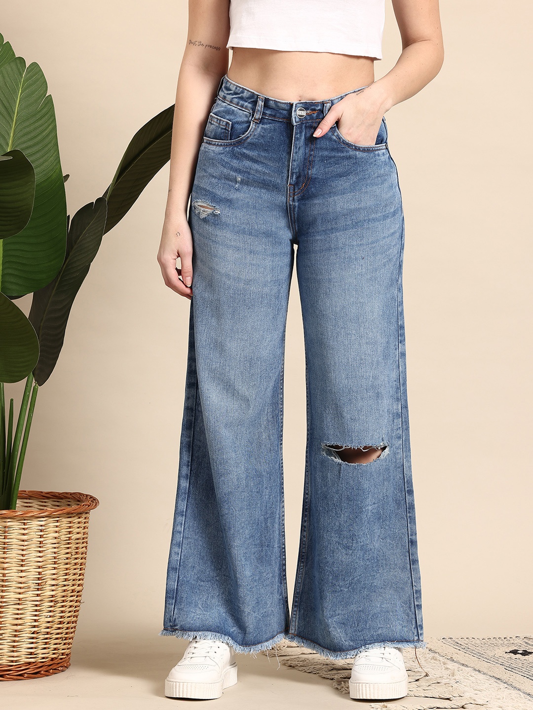 

Mast & Harbour Women Wide Leg Mildly Distressed Light Fade Jeans, Blue