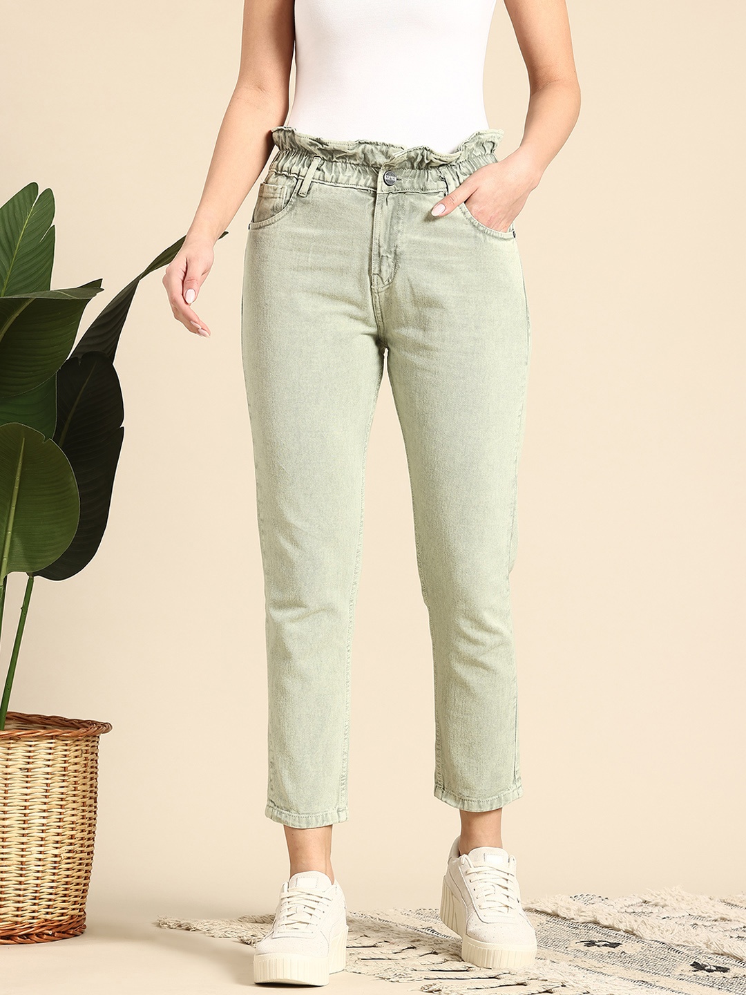 

Mast & Harbour WomenMid-RIse Paperbag Waist Boyfriend Fit Cropped Jeans, Green