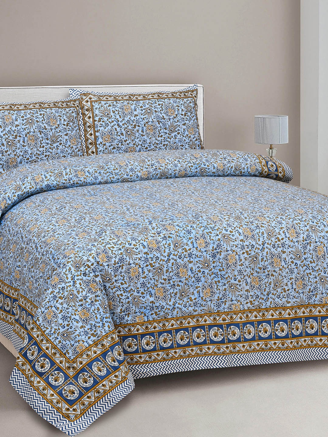 

CLOTHOLOGY Blue & White Floral 180 TC King Bedsheet with 2 Pillow Covers