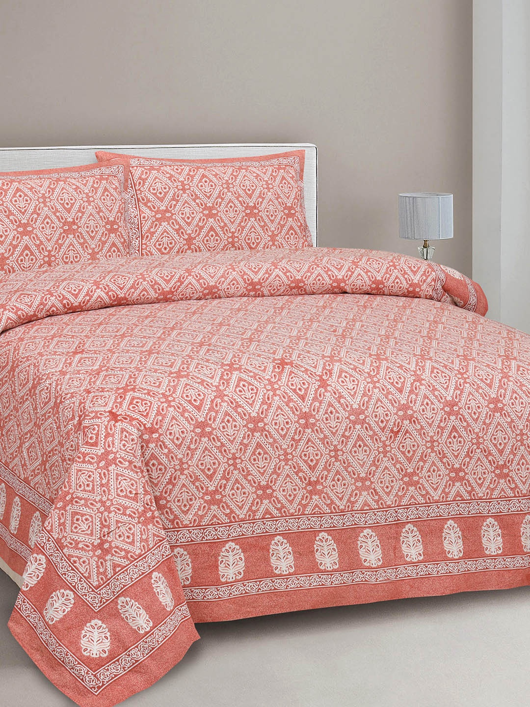 

CLOTHOLOGY Red & White Geometric 180 TC King Bedsheet with 2 Pillow Covers